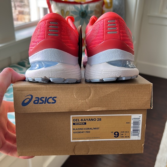 ASICS Gel-kaylano 28 woman’s running shoe - Picture 2 of 4